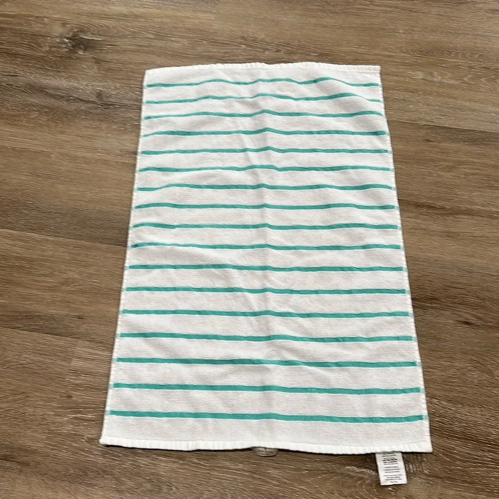 New without tags Kate spade hand towel. 26inx16in